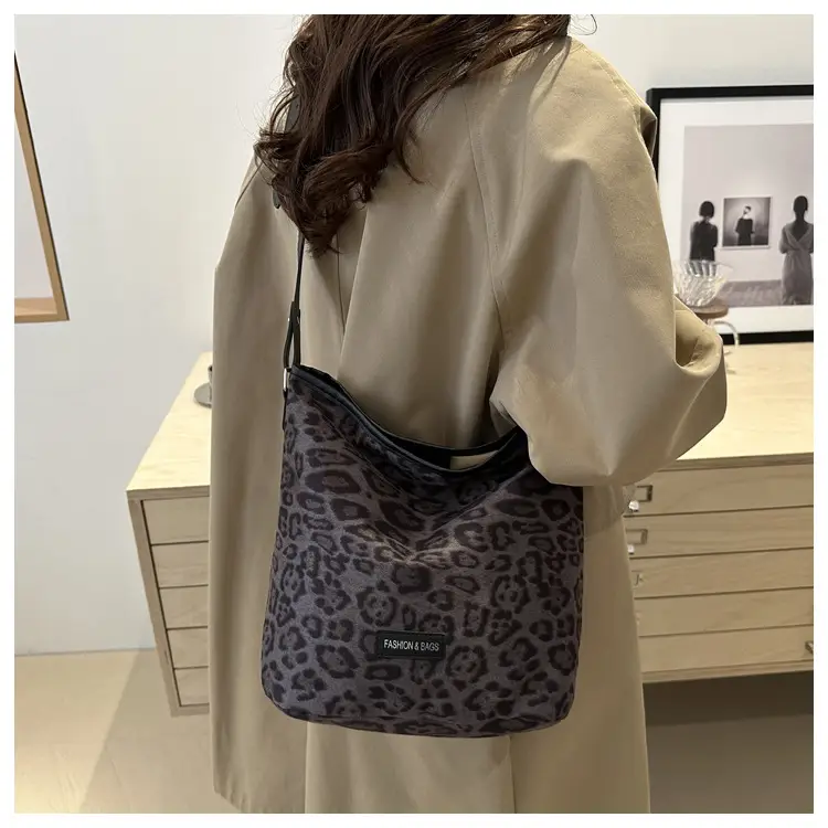 Leopard Print Matte Crossbody Bag Large Capacity 2026 — feature 41