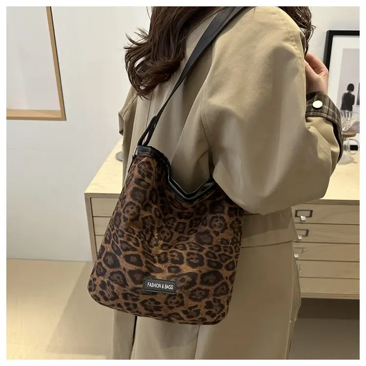 Leopard Print Matte Crossbody Bag Large Capacity 2026 — feature 42