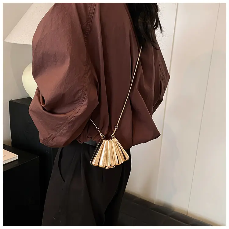 Super Mini Personalized Alloy Shell Small Box Women's Bag 2025 New — feature 11