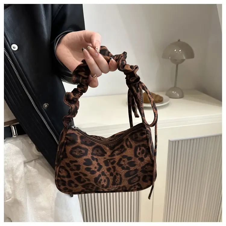 Leopard Print Shoulder Bag Brown 2024 Autumn Winter — feature 2