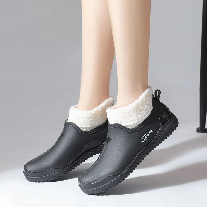 Rain boots women's fashion net red low side fleece-lined warm short tube wholesale non-slip waterproof shoes shallow mouth warm feet rubber shoes generation