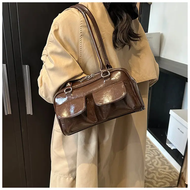 Women's White Square Shoulder Bag 2024 Trend — feature 11