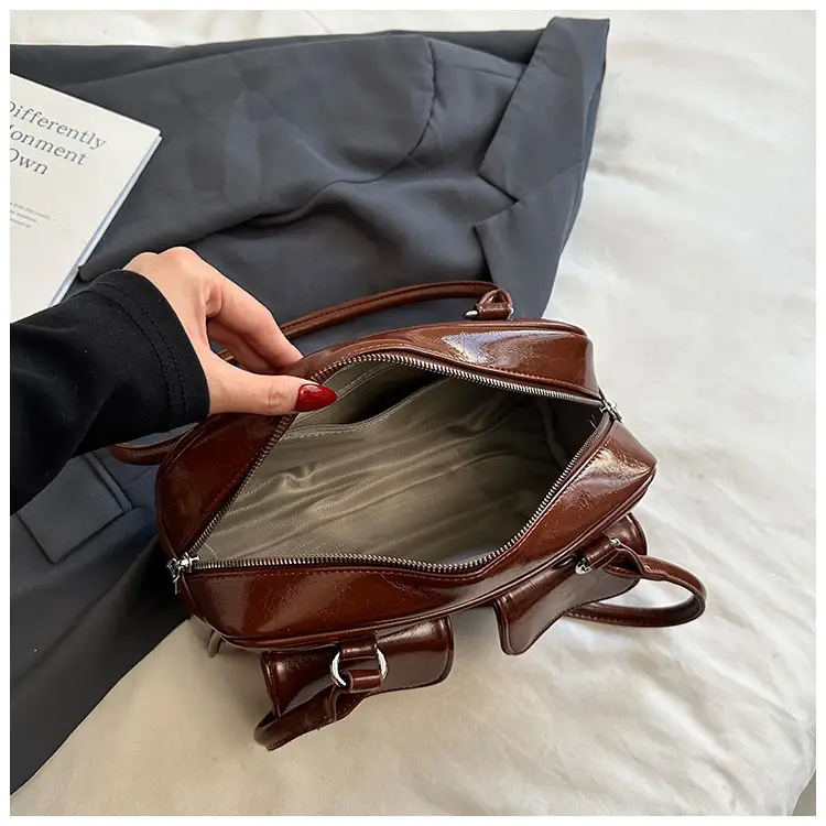 Women's White Square Shoulder Bag 2024 Trend — feature 7