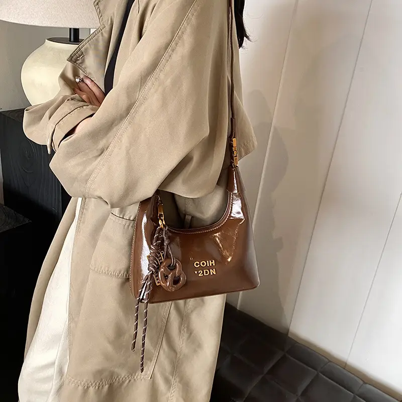 Women's Pleated Shoulder Bag Oil Wax Leather 2024 Winter Brown - Image 6