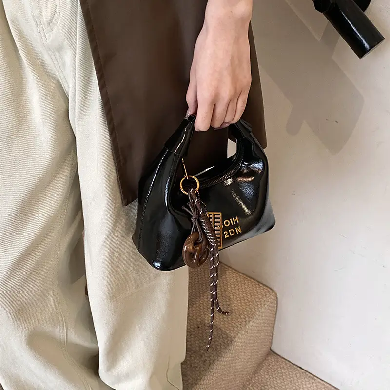 Women's Pleated Shoulder Bag Oil Wax Leather 2024 Winter Brown - Image 7