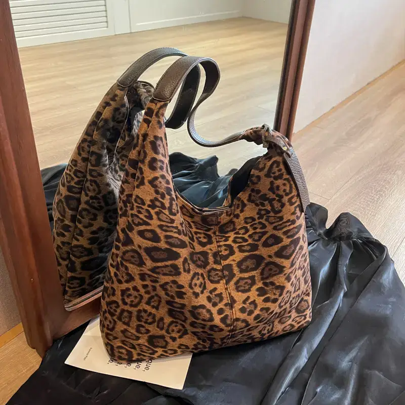 Large Capacity Leopard Print Shoulder Bag for Women - Image 2