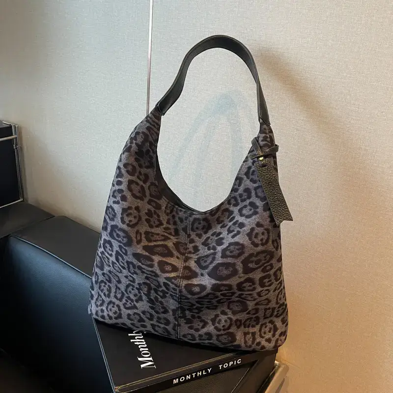 Large Capacity Leopard Print Shoulder Bag for Women - Image 3