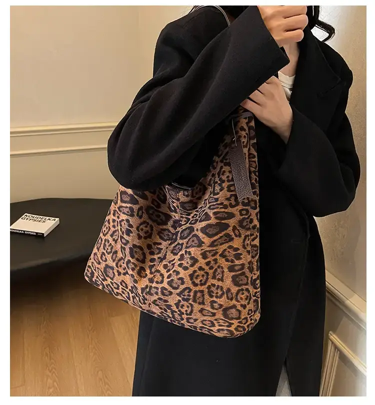 Large Capacity Leopard Print Shoulder Bag for Women — feature 1