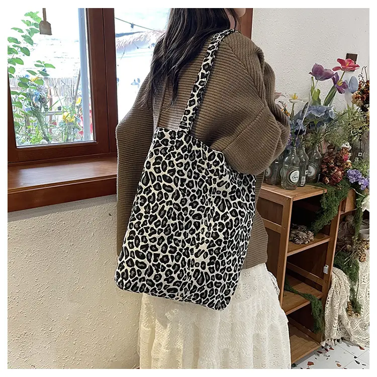 Women's Leopard Print Canvas Shoulder Bag 2024 — feature 12