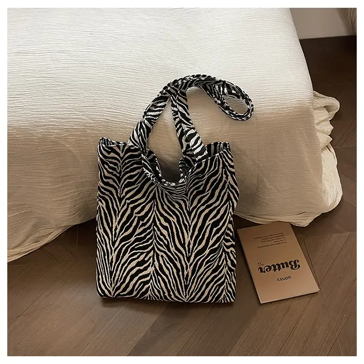 Women's Leopard Print Canvas Shoulder Bag 2024 — feature 27
