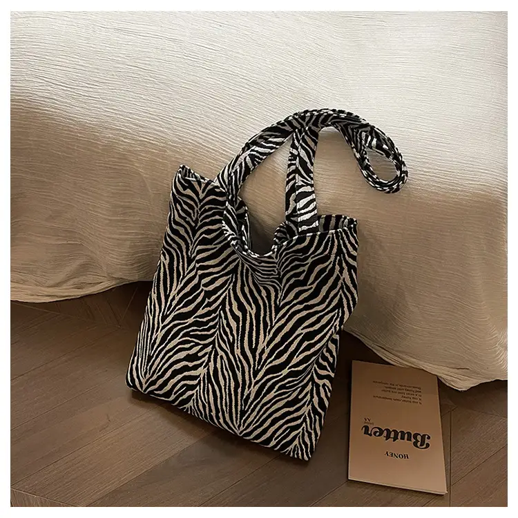 Women's Leopard Print Canvas Shoulder Bag 2024 — feature 28