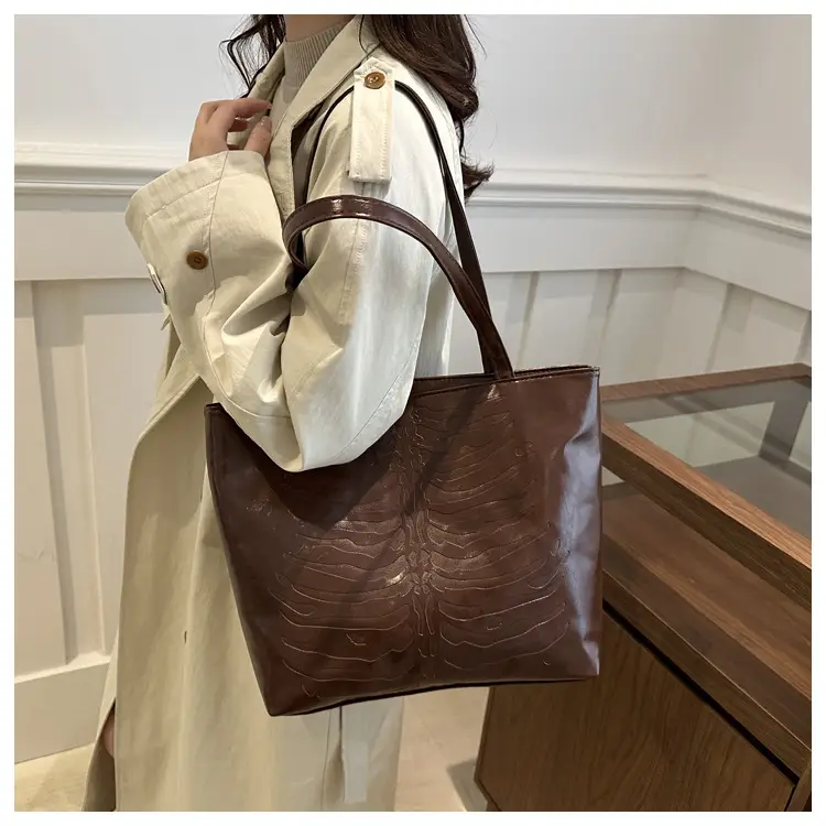 Women's Retro Croc Pattern Tote Bag Tan 2024 — feature 15