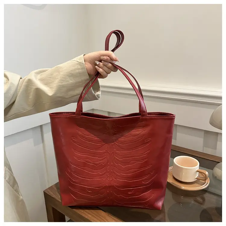 Women's Retro Croc Pattern Tote Bag Tan 2024 — feature 16