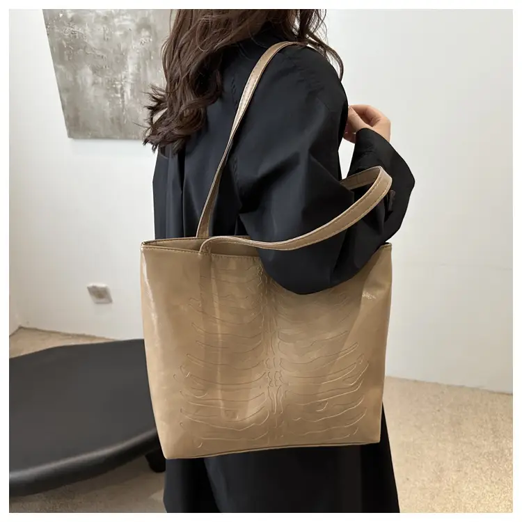 Women's Retro Croc Pattern Tote Bag Tan 2024 — feature 22