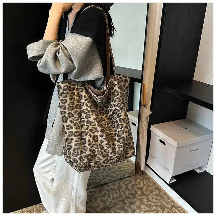 Women Leopard Print Large Tote Bag 2024 — feature 10