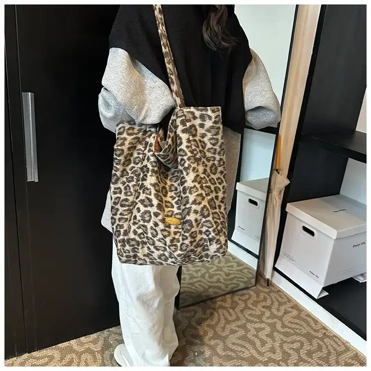 Women Leopard Print Large Tote Bag 2024 — feature 11