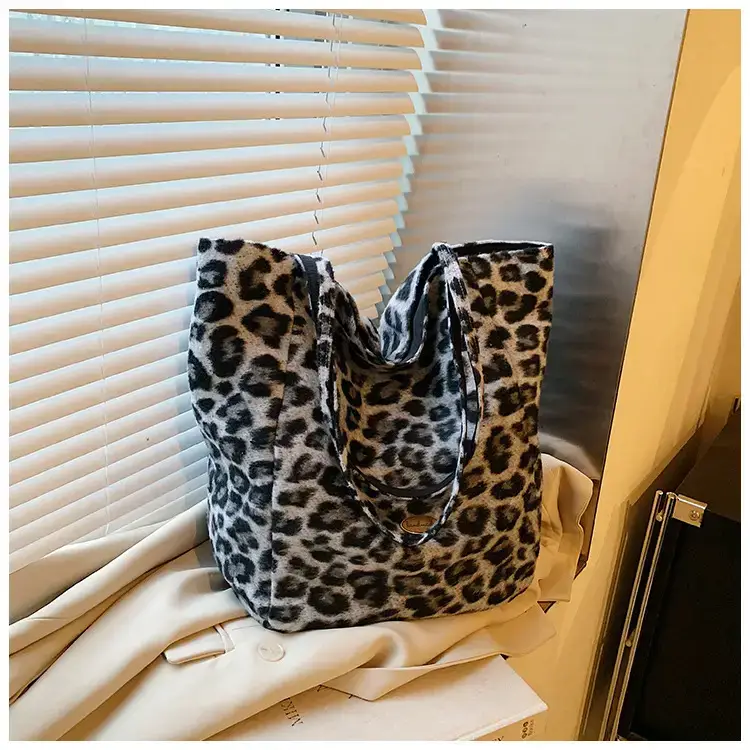 Women Leopard Print Large Tote Bag 2024 — feature 14