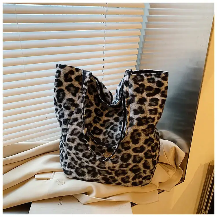 Women Leopard Print Large Tote Bag 2024 — feature 15