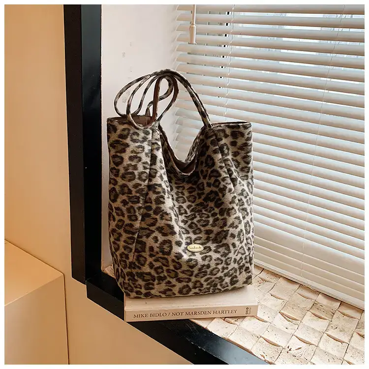 Women Leopard Print Large Tote Bag 2024 — feature 16