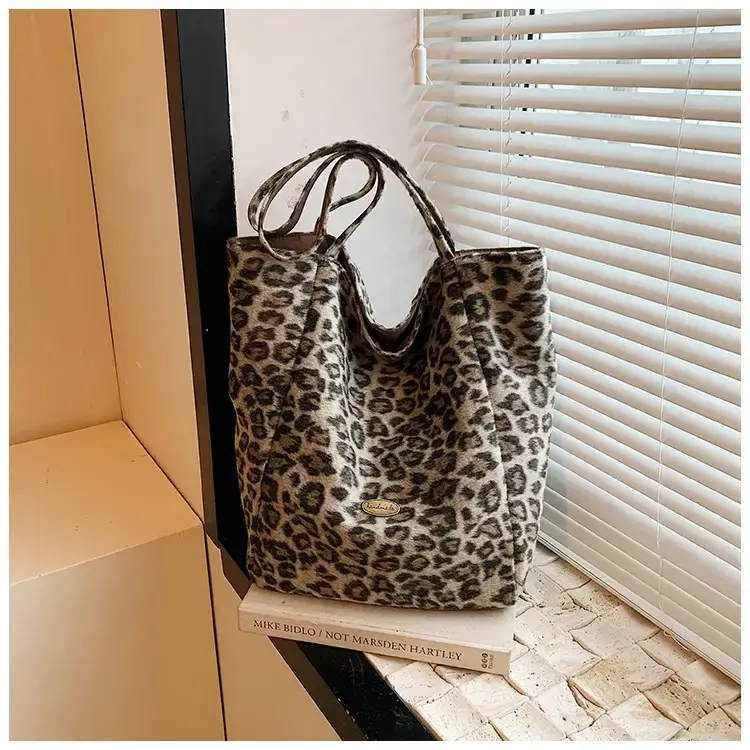 Women Leopard Print Large Tote Bag 2024 — feature 17