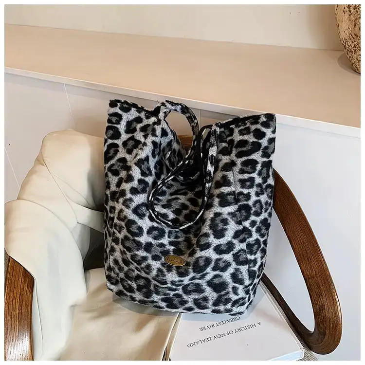 Women Leopard Print Large Tote Bag 2024 — feature 21