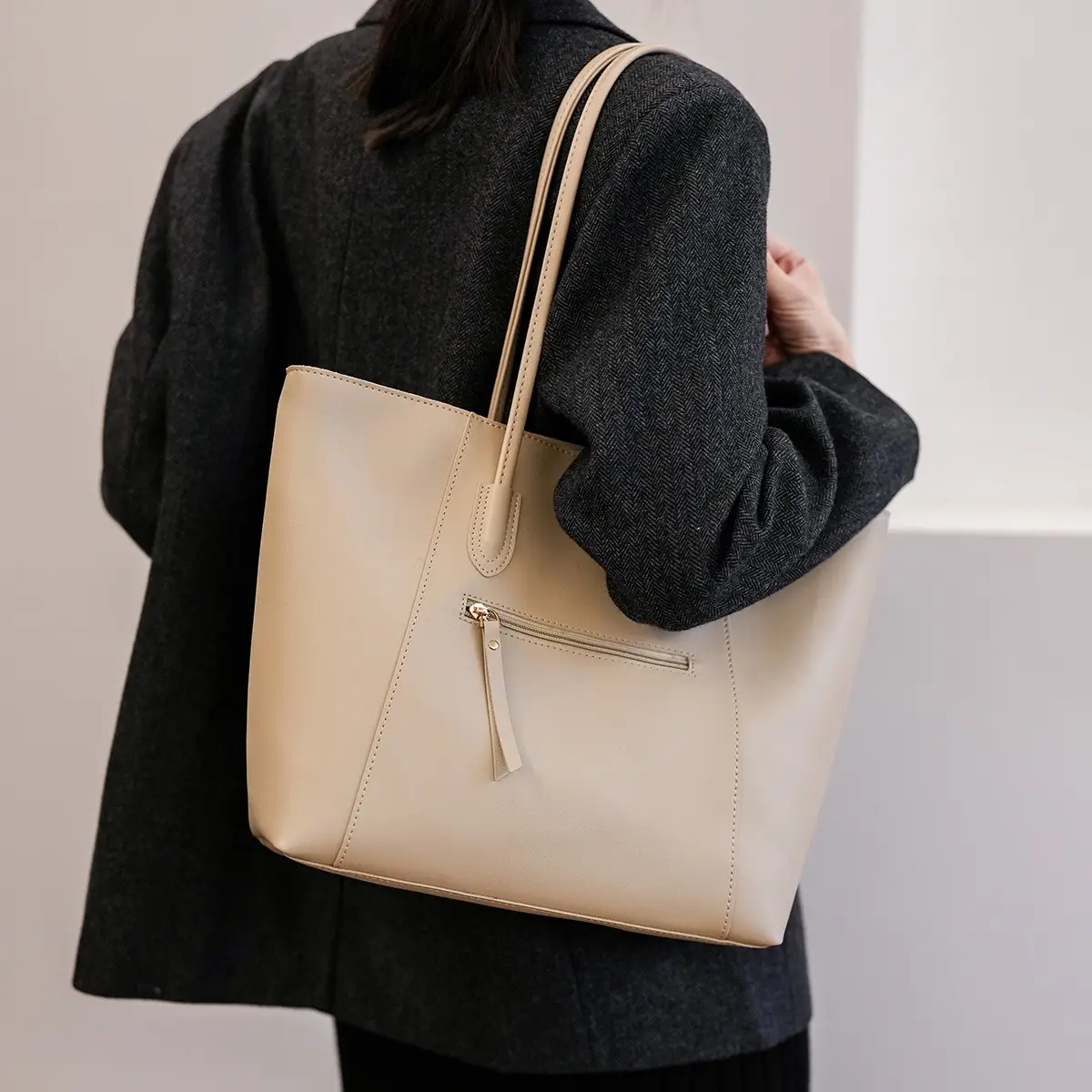 Women Large Capacity Black Leather Tote Bag Shoulder Crossbody — feature 24