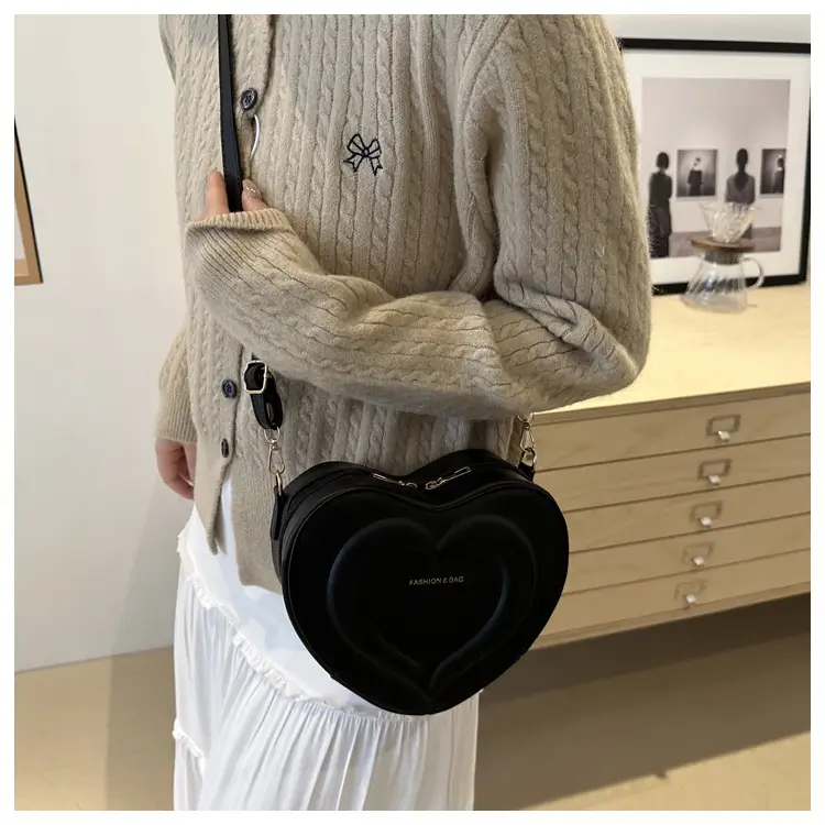 Women's Heart Shaped Shoulder Bag White 2024 Winter — feature 20