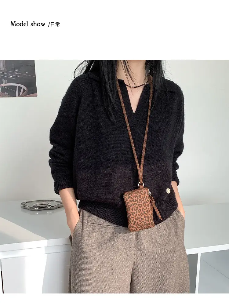 Neck-Hanging Mini Leather Coin Purse Brown — feature 13