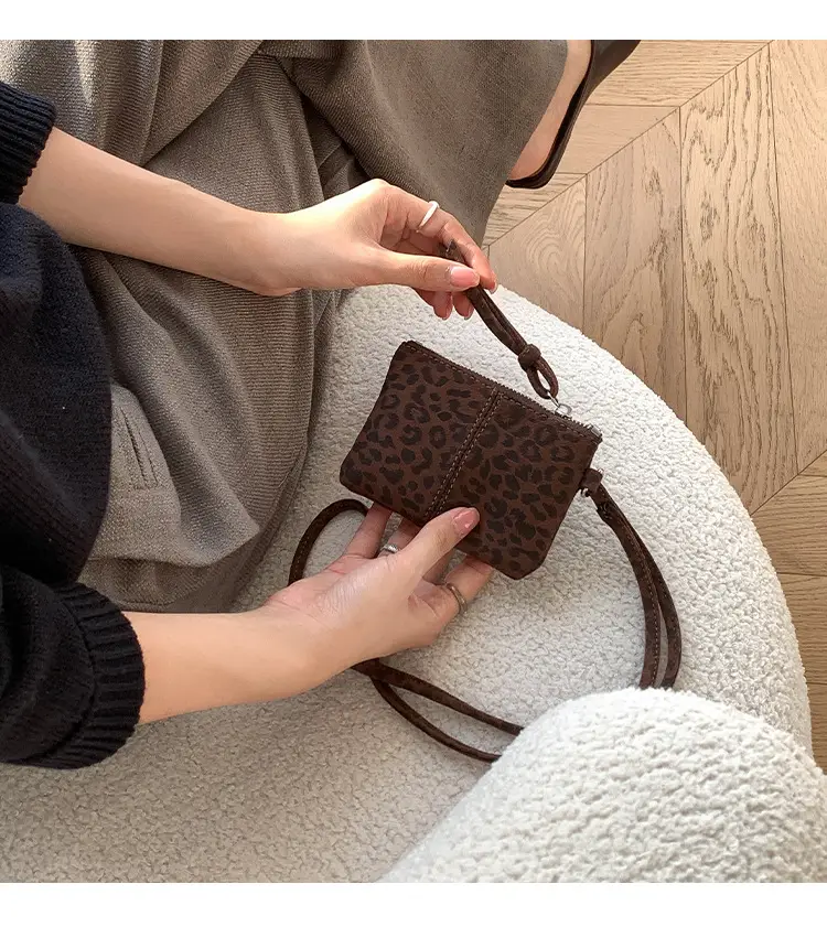 Neck-Hanging Mini Leather Coin Purse Brown — feature 16