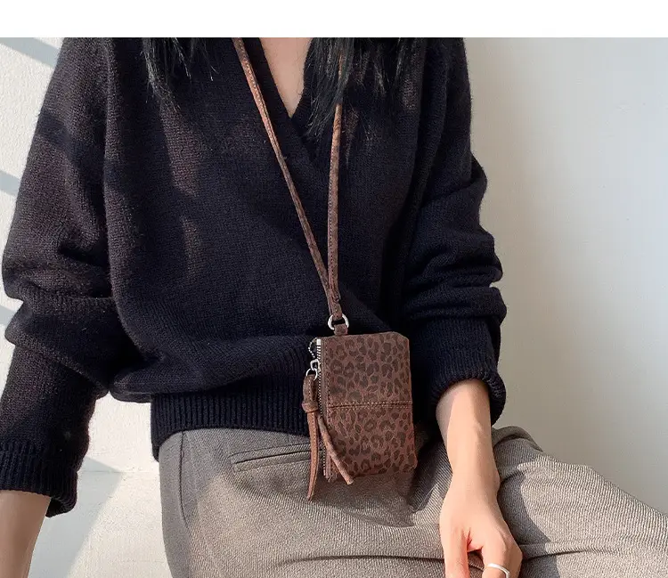 Neck-Hanging Mini Leather Coin Purse Brown — feature 17