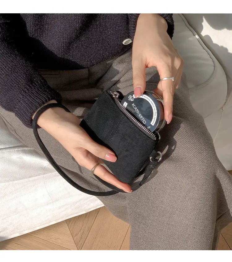 Neck-Hanging Mini Leather Coin Purse Brown — feature 20