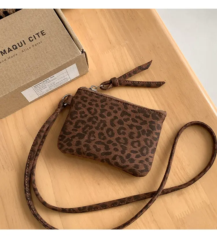 Neck-Hanging Mini Leather Coin Purse Brown — feature 40