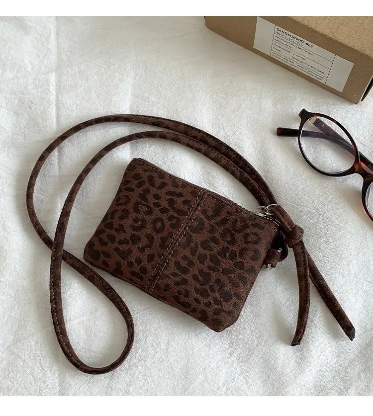 Neck-Hanging Mini Leather Coin Purse Brown — feature 45
