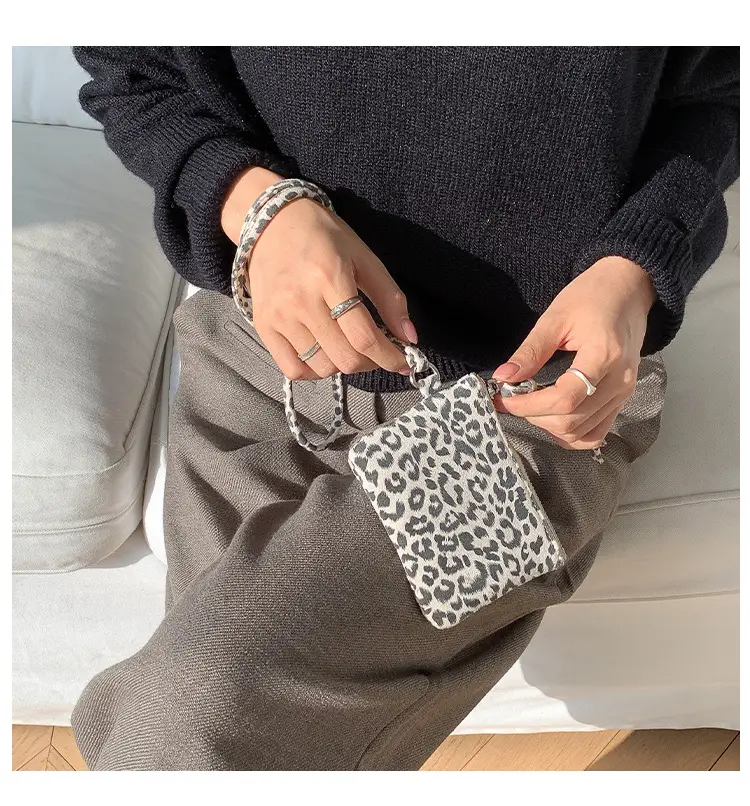 Neck-Hanging Mini Leather Coin Purse Brown — feature 6