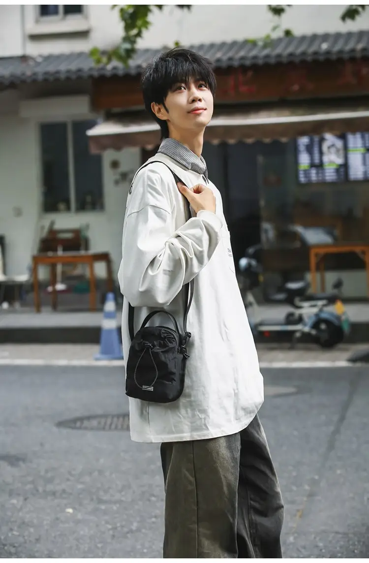 Black Crossbody Phone Bag for Men Lightweight Mobile Carry — feature 34