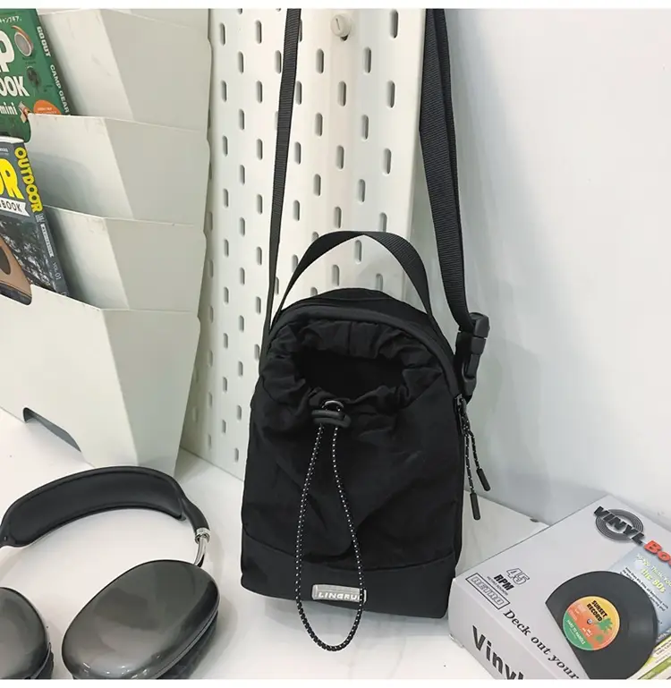Black Crossbody Phone Bag for Men Lightweight Mobile Carry — feature 37