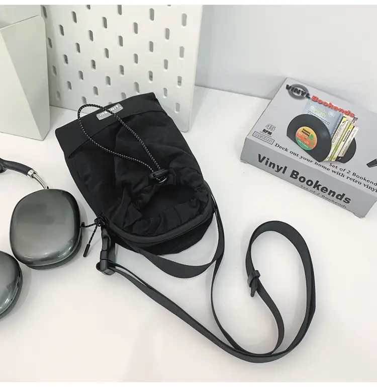 Black Crossbody Phone Bag for Men Lightweight Mobile Carry — feature 38