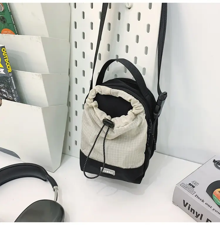Black Crossbody Phone Bag for Men Lightweight Mobile Carry — feature 39
