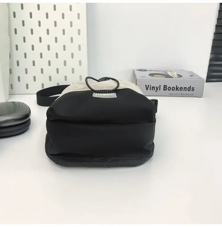 Black Crossbody Phone Bag for Men Lightweight Mobile Carry — feature 43