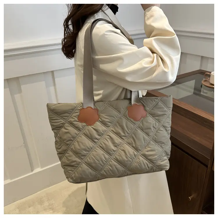 Black Quilted Shoulder Bag Large Capacity for Women — feature 17