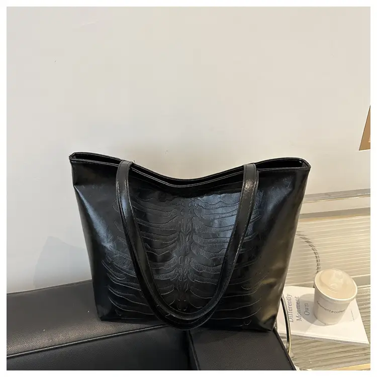 White Soft Leather Tote Bag for Women 2024 — feature 9