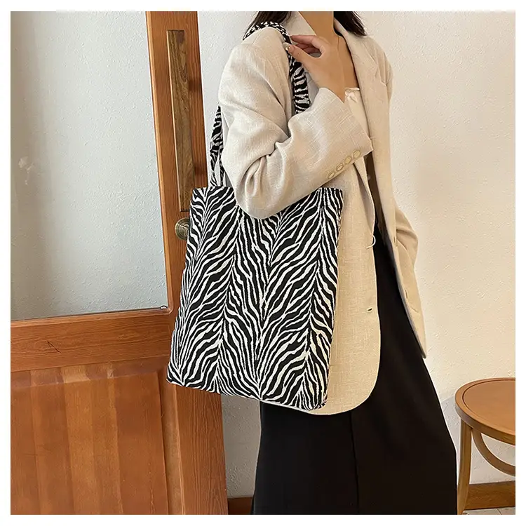 Leopard Print Canvas Shoulder Bag 2024 New Style — feature 12