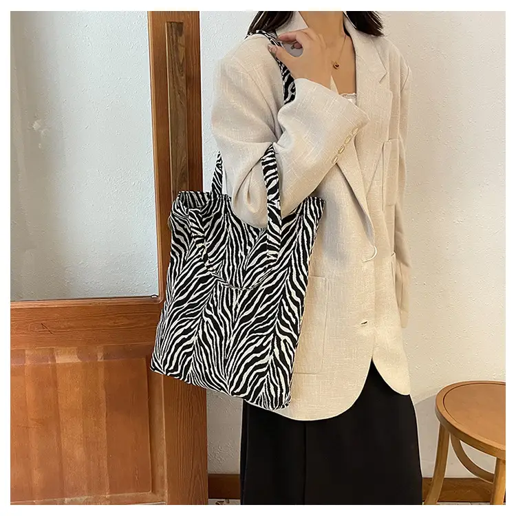 Leopard Print Canvas Shoulder Bag 2024 New Style — feature 13