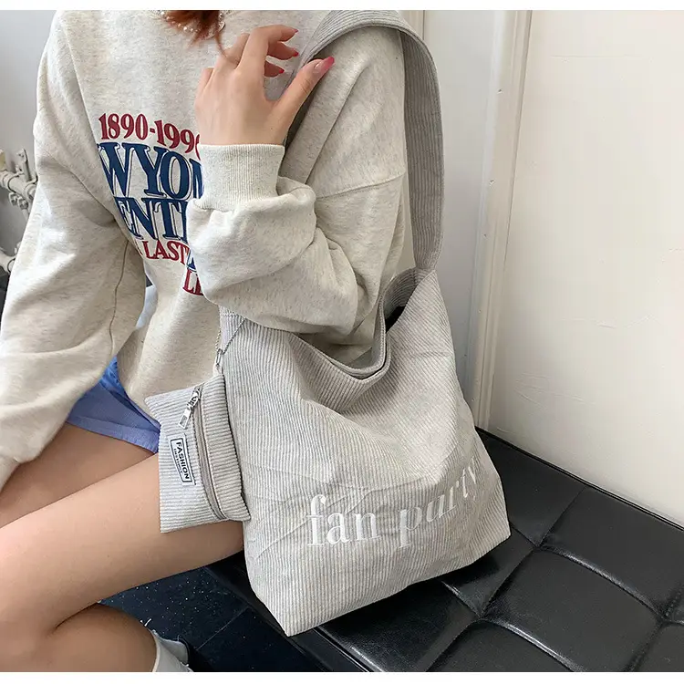 Women's White Fan Purty Shoulder Bag 2024 — feature 24
