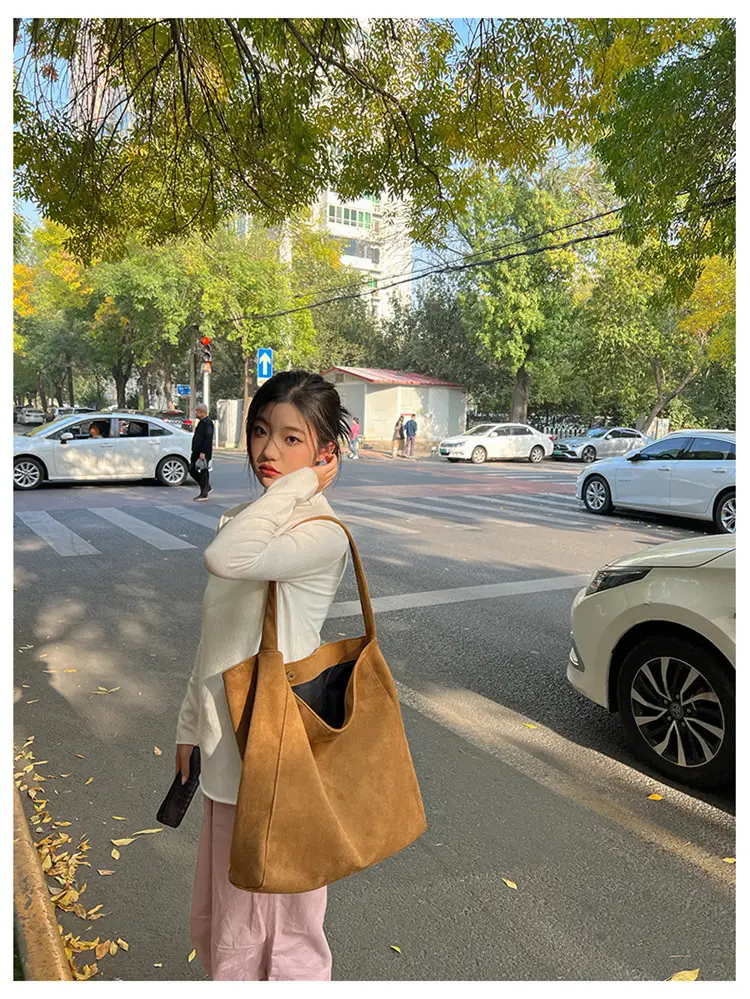 Vintage Woolen Shoulder Bag Women's Casual Large Capacity Tote — feature 17