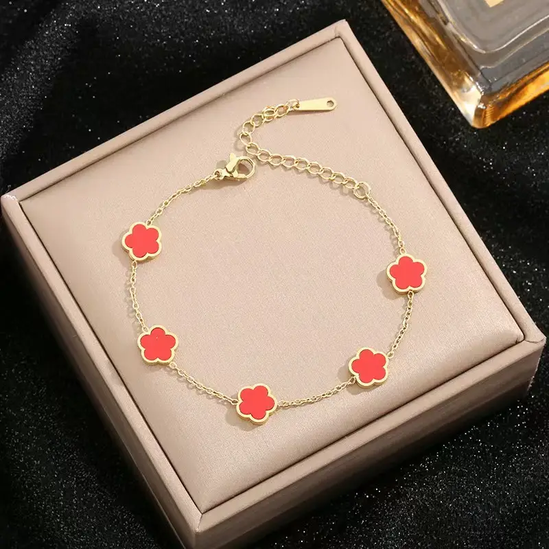 Women's Five-leaf Flower Titanium Steel Necklace Light Luxury — feature 5