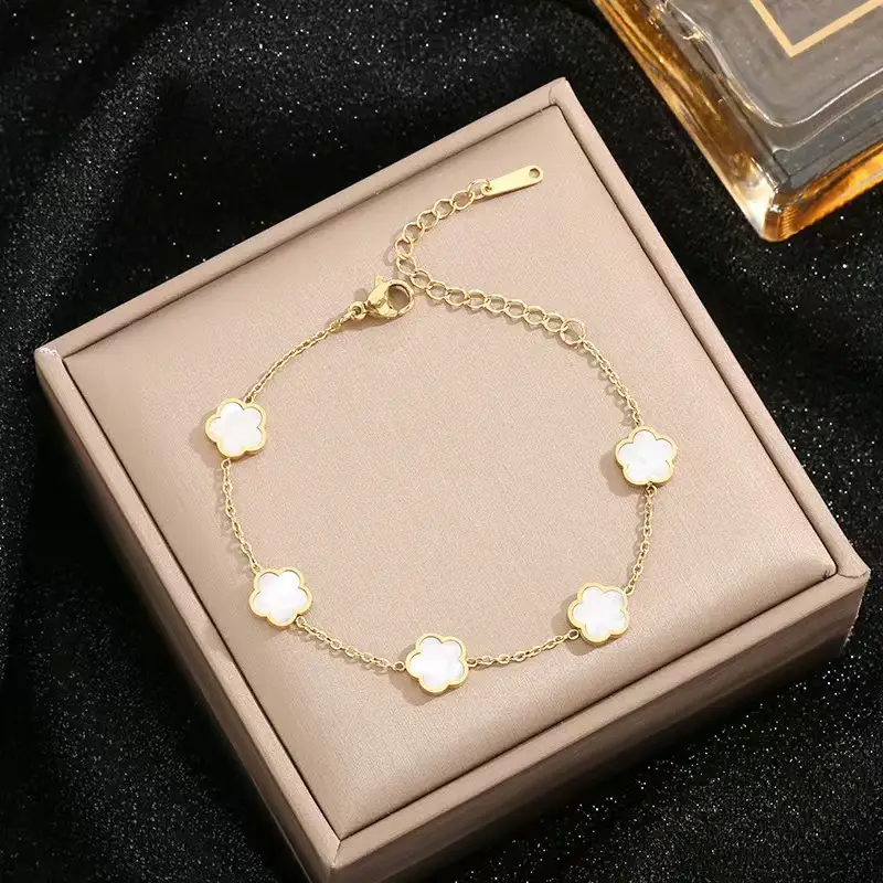 Women's Five-leaf Flower Titanium Steel Necklace Light Luxury - Image 5