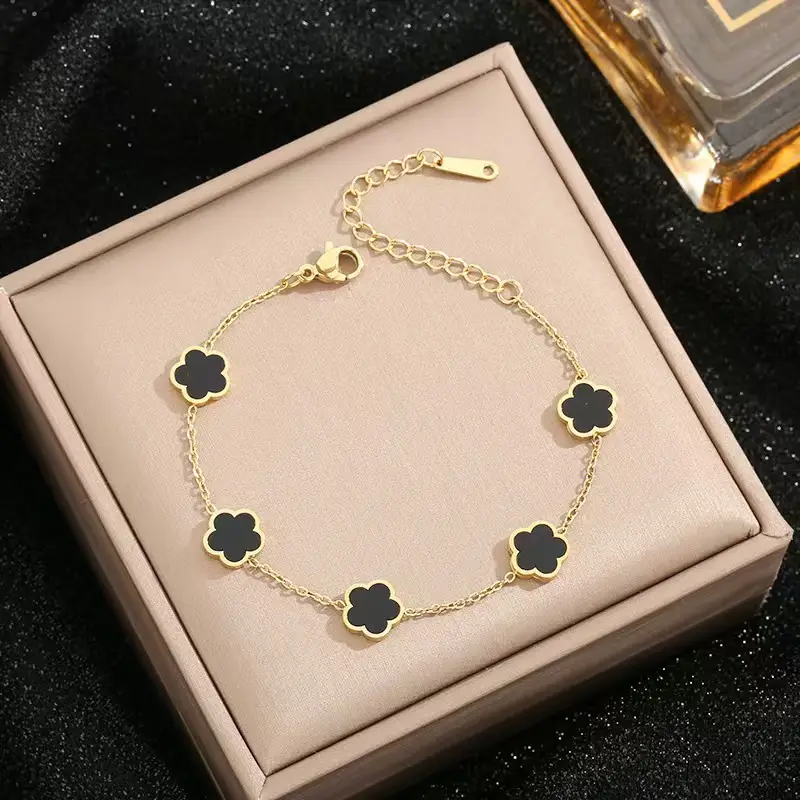 Women's Five-leaf Flower Titanium Steel Necklace Light Luxury - Image 7