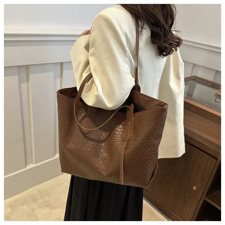 Red Vintage Woven Tote Bag Large Capacity Casual 2024 — feature 15