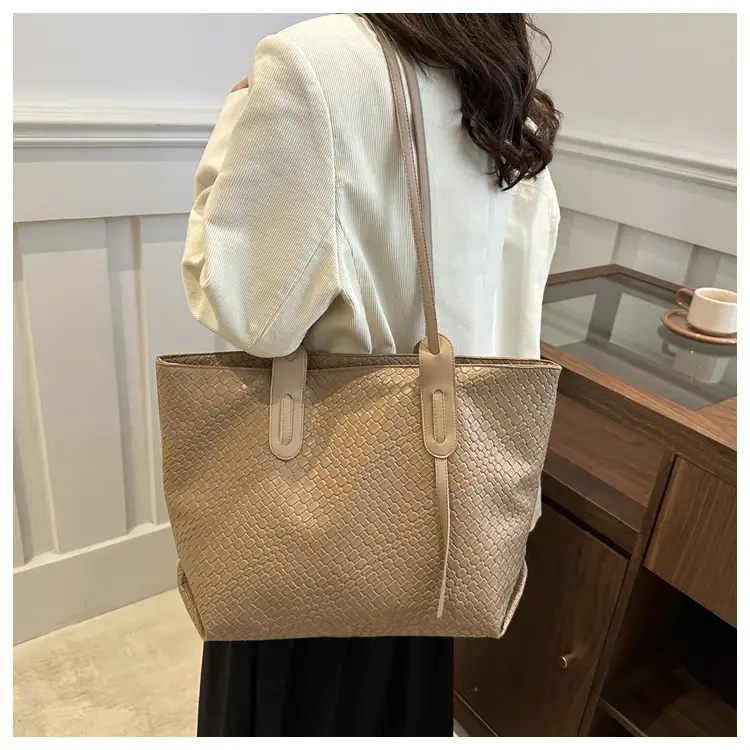 Red Vintage Woven Tote Bag Large Capacity Casual 2024 — feature 17